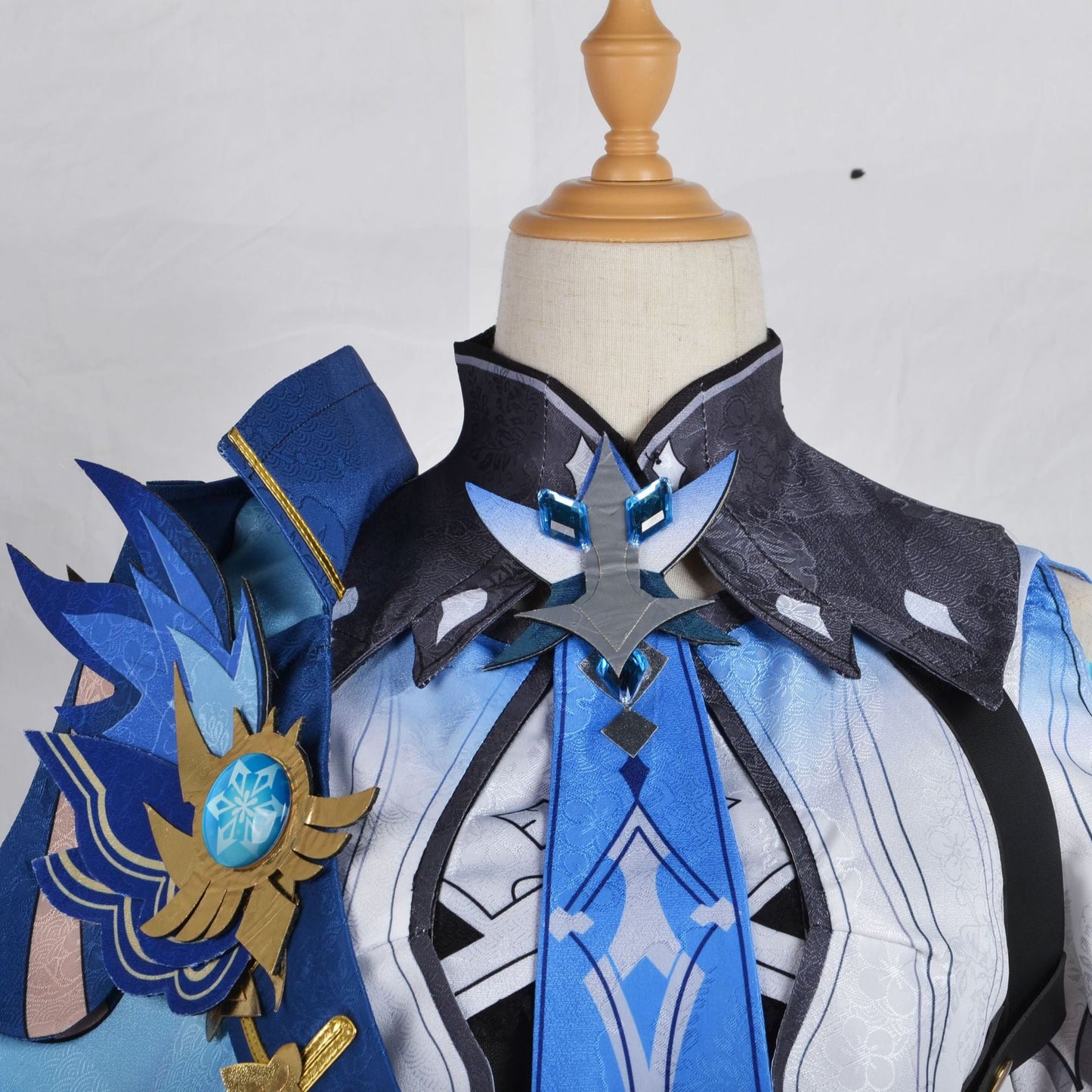 Costume cosplay di Genshin Impact Eula